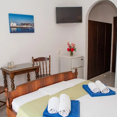 Adonis Naxos Hotel