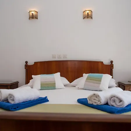 Adonis Naxos 2*
