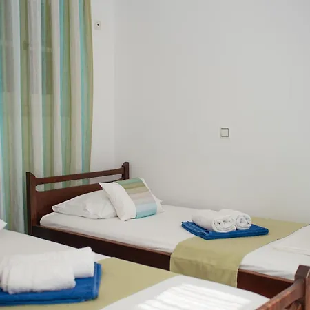 Adonis Naxos 酒店 2*