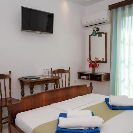 Adonis Naxos Hotel 2*