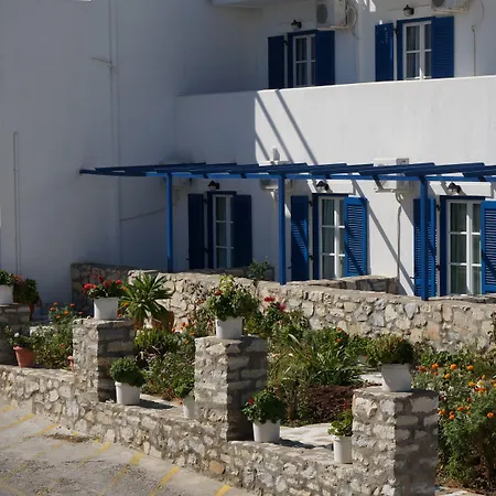 Hotel Adonis Naxos 2*