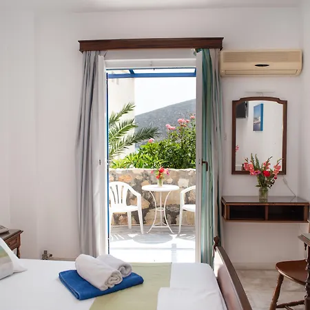 Hotel Adonis Naxos 2*