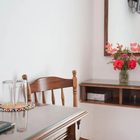 Adonis Naxos 酒店 2*