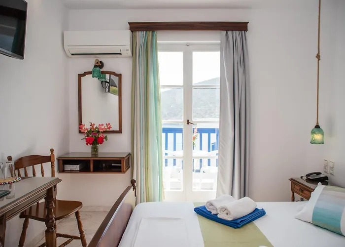 Hotel Adonis Naxos 2*